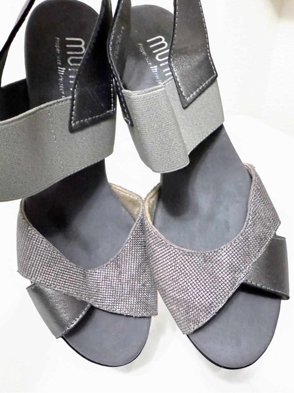 Munro Silver Gray Leather Comfort Heeled Sandals 6.5 Narrow